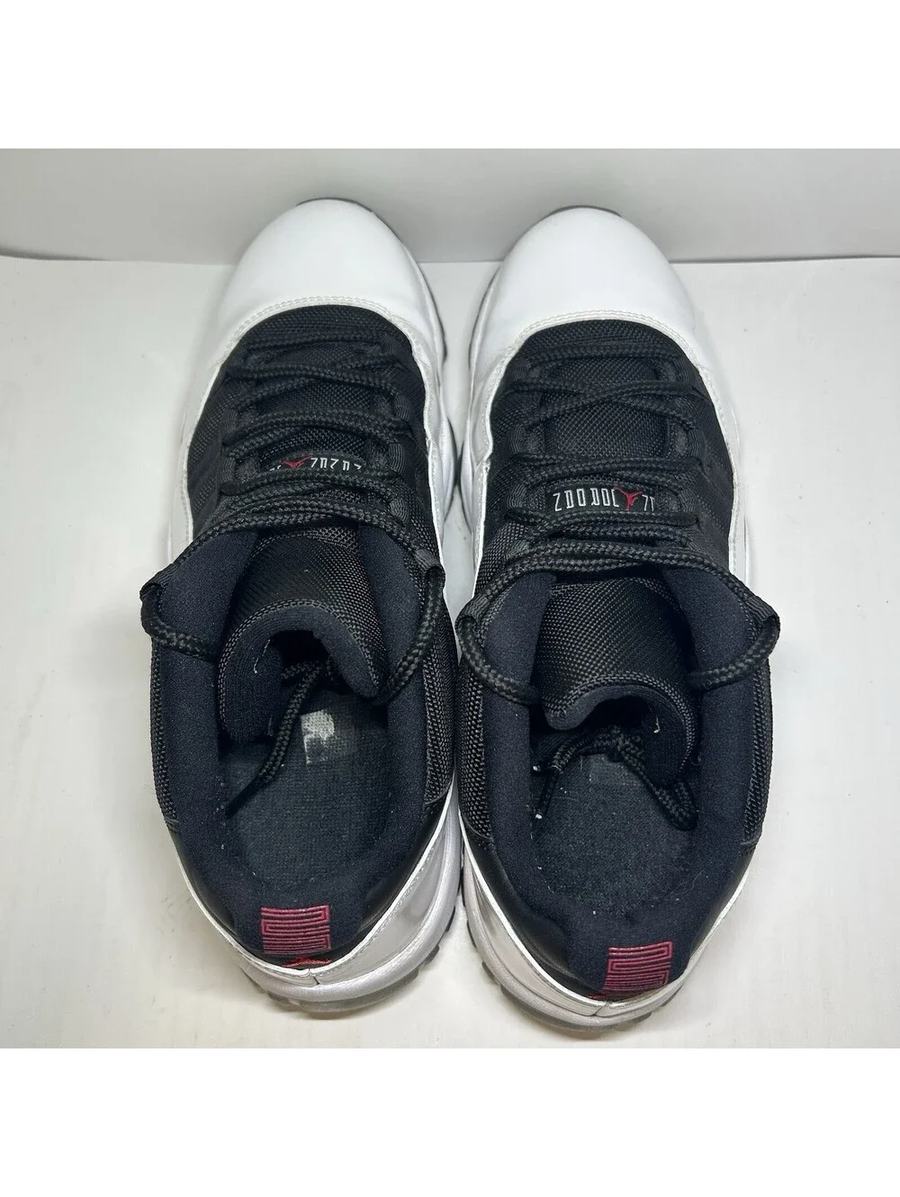 Air Jordan 11 Retro Low Tuxedo 2013 - Size 11 - (528895-110)